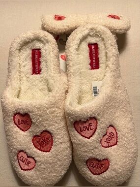 Women’s Plush Heart Slippers - White with Pink Hearts with a Spa Headbsnd